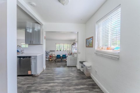 House in Miramar, Florida 3 bedrooms, 131.55 sq.m. № 2250364 - photo 16