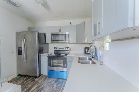 House in Miramar, Florida 3 bedrooms, 131.55 sq.m. № 2250364 - photo 14