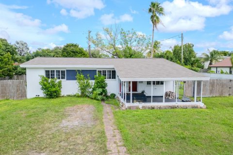 House in Miramar, Florida 3 bedrooms, 131.55 sq.m. № 2250364