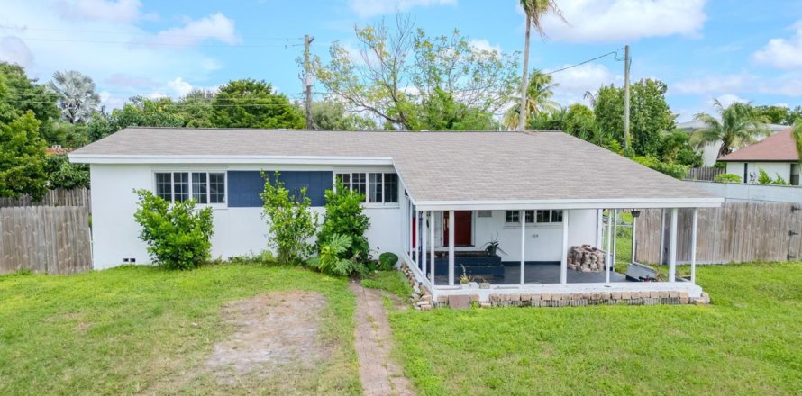 House in Miramar, Florida 3 bedrooms, 131.55 sq.m. № 2250364