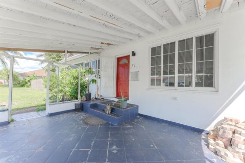 House in Miramar, Florida 3 bedrooms, 131.55 sq.m. № 2250364 - photo 5