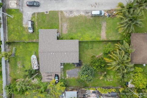 House in Miramar, Florida 3 bedrooms, 131.55 sq.m. № 2250364 - photo 27