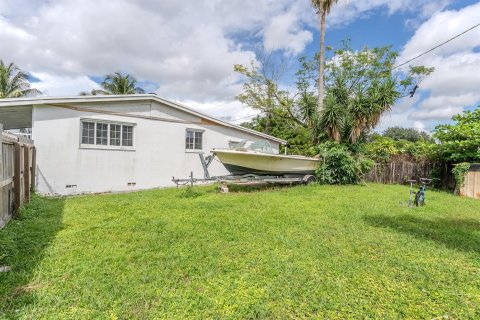 House in Miramar, Florida 3 bedrooms, 131.55 sq.m. № 2250364 - photo 24