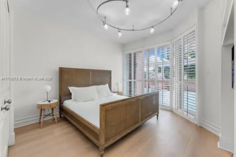 Condominio en alquiler en Coral Gables, Florida, 3 dormitorios, 274.99 m2 № 1699162 - foto 22
