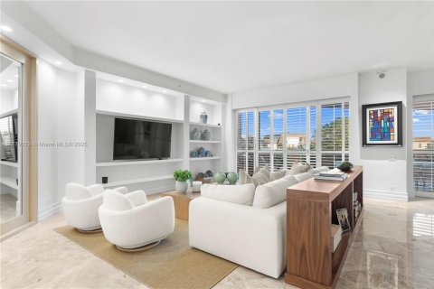 Condominio en alquiler en Coral Gables, Florida, 3 dormitorios, 274.99 m2 № 1699162 - foto 6