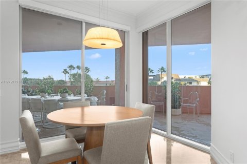 Condominio en alquiler en Coral Gables, Florida, 3 dormitorios, 274.99 m2 № 1699162 - foto 12