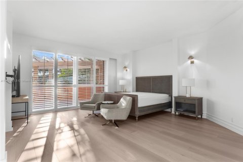 Condominio en alquiler en Coral Gables, Florida, 3 dormitorios, 274.99 m2 № 1699162 - foto 16