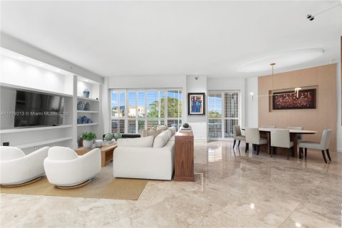Condominio en alquiler en Coral Gables, Florida, 3 dormitorios, 274.99 m2 № 1699162 - foto 2