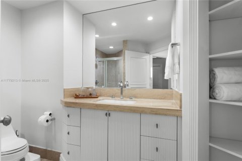 Condominio en alquiler en Coral Gables, Florida, 3 dormitorios, 274.99 m2 № 1699162 - foto 23