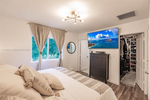 Townhouse in Homestead, Florida 3 bedrooms, 120.96 sq.m. № 2082156 - photo 10
