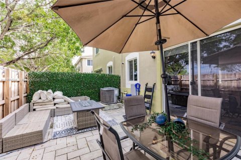 Townhouse in Homestead, Florida 3 bedrooms, 120.96 sq.m. № 2082156 - photo 15