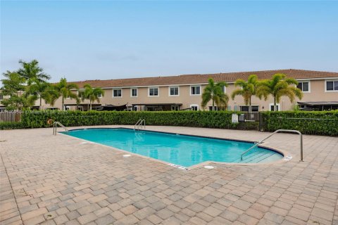 Townhouse in Homestead, Florida 3 bedrooms, 120.96 sq.m. № 2082156 - photo 19