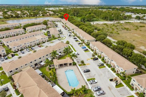 Townhouse in Homestead, Florida 3 bedrooms, 120.96 sq.m. № 2082156 - photo 22