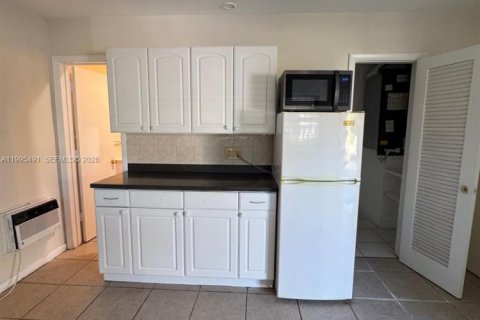 Villa ou maison à louer à Pompano Beach, Floride: 41.81 m2 № 2064173 - photo 2