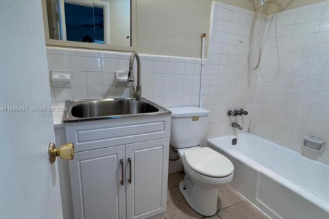 Villa ou maison à louer à Pompano Beach, Floride: 41.81 m2 № 2064173 - photo 4