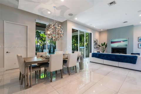 Villa ou maison à vendre à Fort Lauderdale, Floride: 4 chambres, 283.91 m2 № 2002346 - photo 13