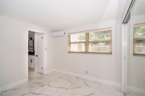 Villa ou maison à vendre à Tampa, Floride: 3 chambres, 162.11 m2 № 2156835 - photo 13