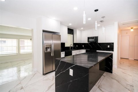 Villa ou maison à vendre à Tampa, Floride: 3 chambres, 162.11 m2 № 2156835 - photo 28