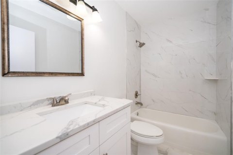 Villa ou maison à vendre à Tampa, Floride: 3 chambres, 162.11 m2 № 2156835 - photo 11