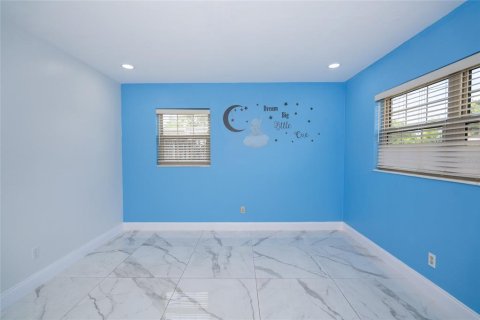Villa ou maison à vendre à Tampa, Floride: 3 chambres, 162.11 m2 № 2156835 - photo 21