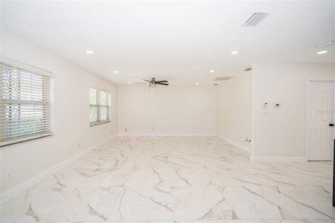 Villa ou maison à vendre à Tampa, Floride: 3 chambres, 162.11 m2 № 2156835 - photo 25