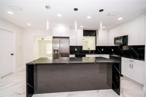 Villa ou maison à vendre à Tampa, Floride: 3 chambres, 162.11 m2 № 2156835 - photo 30