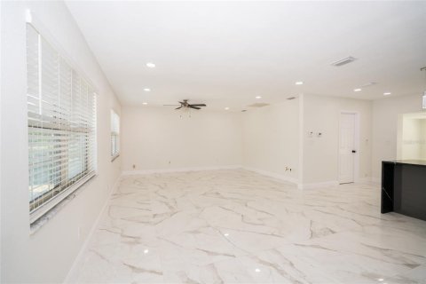 Villa ou maison à vendre à Tampa, Floride: 3 chambres, 162.11 m2 № 2156835 - photo 26