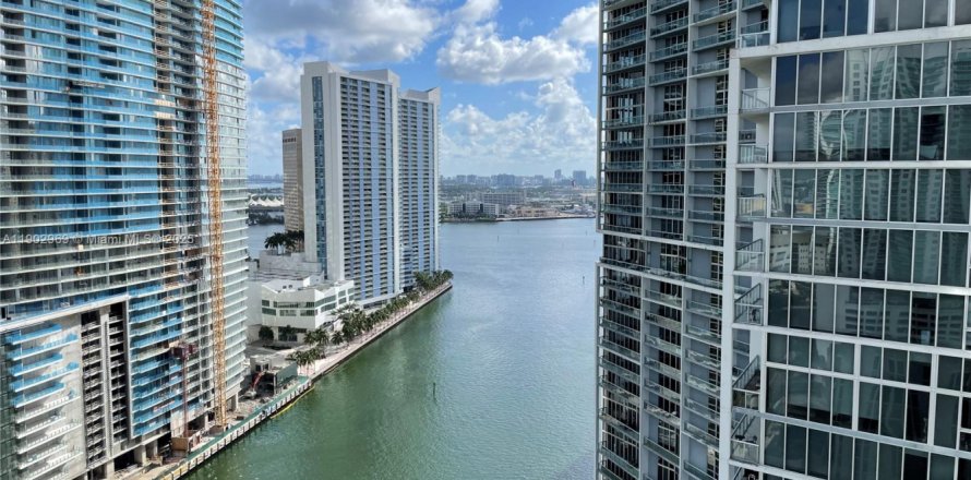 Condominio en Miami, Florida, 2 dormitorios  № 1954261