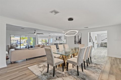 Villa ou maison à louer à Tampa, Floride: 5 chambres, 393.35 m2 № 2380534 - photo 24