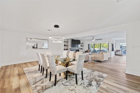 Villa ou maison à louer à Tampa, Floride: 5 chambres, 393.35 m2 № 2380534 - photo 25