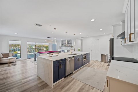 Villa ou maison à louer à Tampa, Floride: 5 chambres, 393.35 m2 № 2380534 - photo 9
