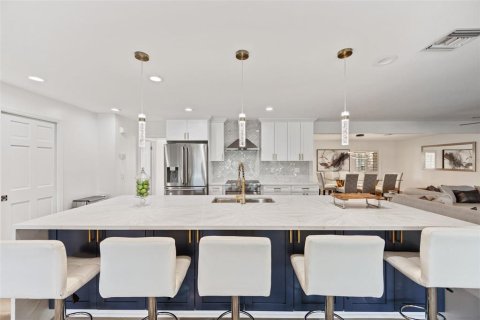 Villa ou maison à louer à Tampa, Floride: 5 chambres, 393.35 m2 № 2380534 - photo 7