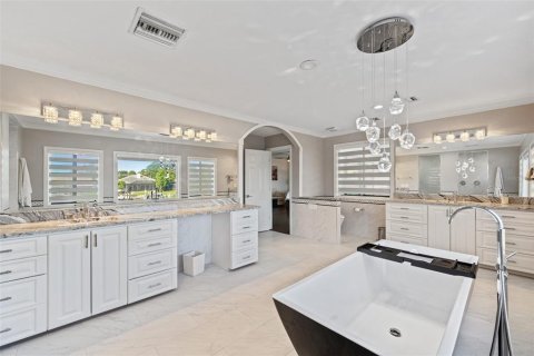 Villa ou maison à louer à Tampa, Floride: 5 chambres, 393.35 m2 № 2380534 - photo 28