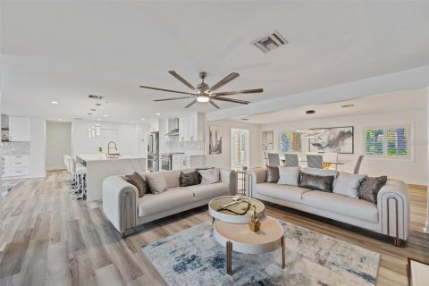 Villa ou maison à louer à Tampa, Floride: 5 chambres, 393.35 m2 № 2380534 - photo 23