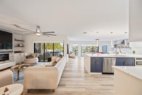 Villa ou maison à louer à Tampa, Floride: 5 chambres, 393.35 m2 № 2380534 - photo 18