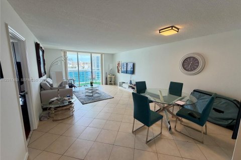 Condominio en Hollywood, Florida, 1 dormitorio  № 2154013