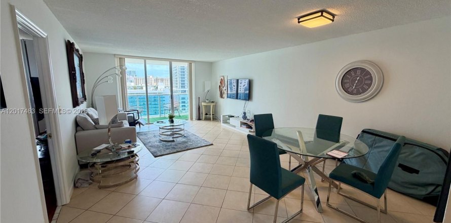 Condominio en Hollywood, Florida, 1 dormitorio  № 2154013