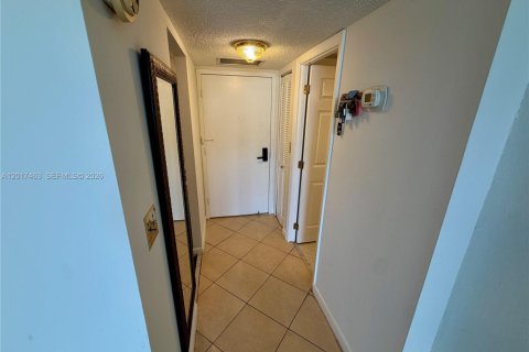 Condominio en venta en Hollywood, Florida, 1 dormitorio, 83.61 m2 № 2154013 - foto 3