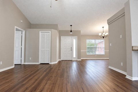 Casa en venta en Spring Hill, Florida, 3 dormitorios, 148.36 m2 № 2384348 - foto 5