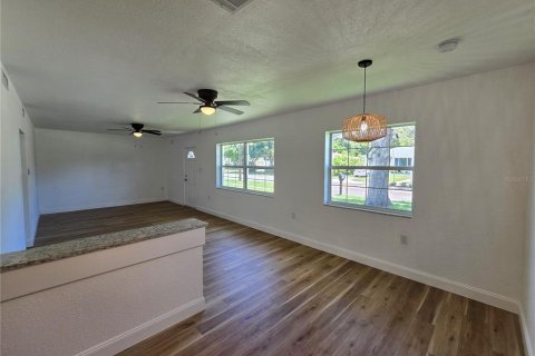 House in Clearwater, Florida 3 bedrooms, 116.22 sq.m. № 1325115 - photo 9