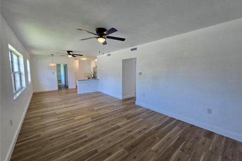 House in Clearwater, Florida 3 bedrooms, 116.22 sq.m. № 1325115 - photo 5