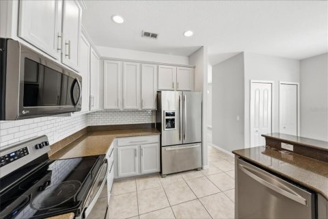 House in Winter Garden, Florida 3 bedrooms, 169.55 sq.m. № 2393865 - photo 8