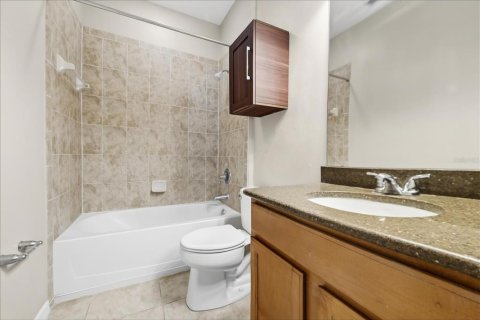 House in Winter Garden, Florida 3 bedrooms, 169.55 sq.m. № 2393865 - photo 15