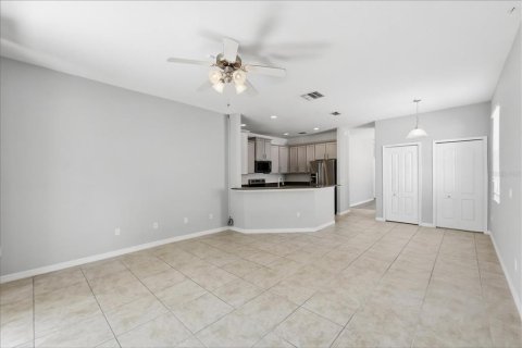 House in Winter Garden, Florida 3 bedrooms, 169.55 sq.m. № 2393865 - photo 5