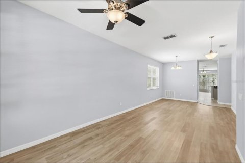 House in Winter Garden, Florida 3 bedrooms, 169.55 sq.m. № 2393865 - photo 3