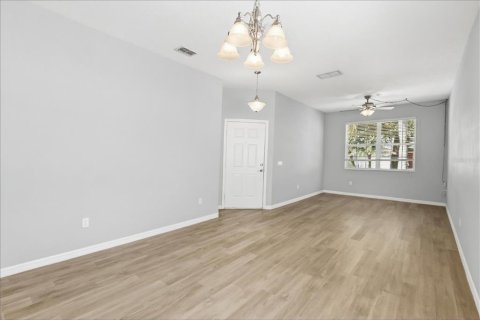 House in Winter Garden, Florida 3 bedrooms, 169.55 sq.m. № 2393865 - photo 2