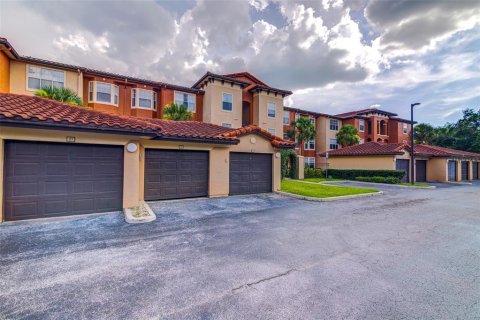 Condo in Orlando, Florida, 2 bedrooms  № 1831606 - photo 16