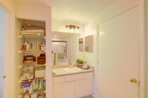 Condo in Orlando, Florida, 2 bedrooms  № 1831606 - photo 27