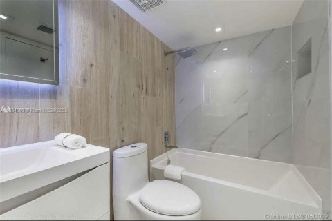 Copropriété à louer à North Bay Village, Floride: 2 chambres, 98.57 m2 № 1871888 - photo 6