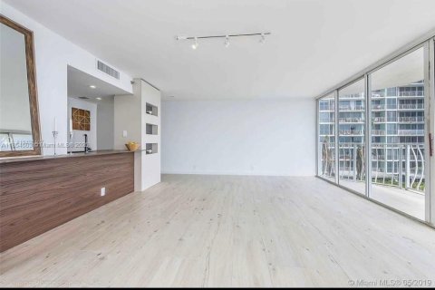 Condo à North Bay Village, Floride, 2 chambres  № 1871888